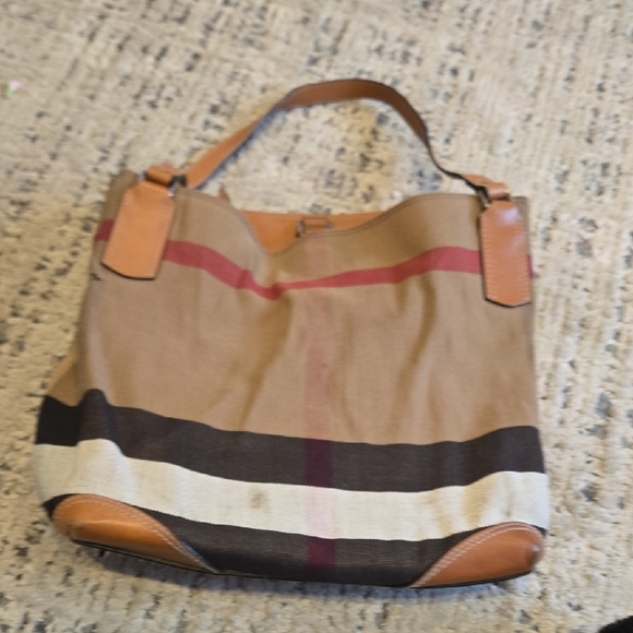 Burberry Women's Medium Maidstone Tote - Picture 8 of 12